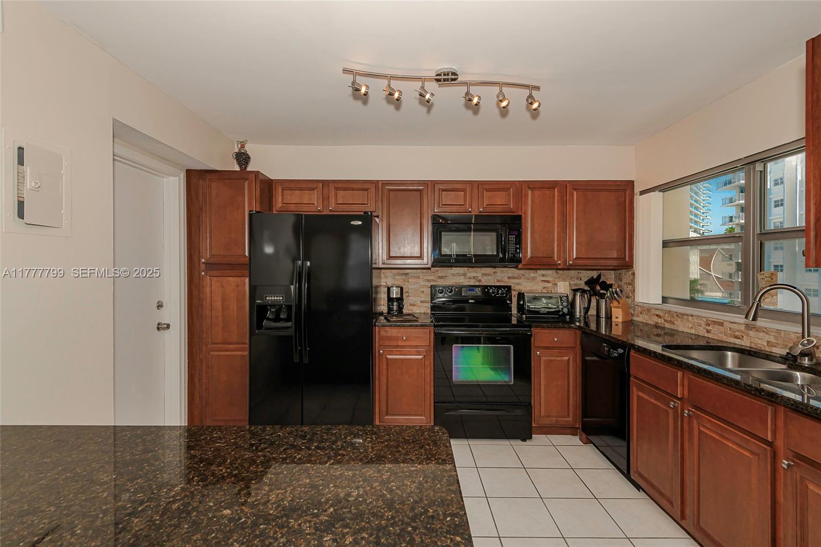 1817 S Ocean Drive 628 Property Photo 14