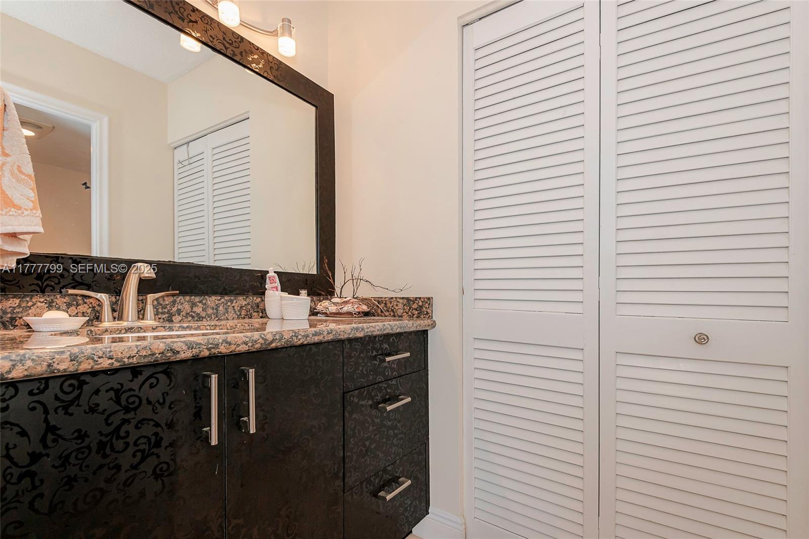 1817 S Ocean Drive 628 Property Photo 21