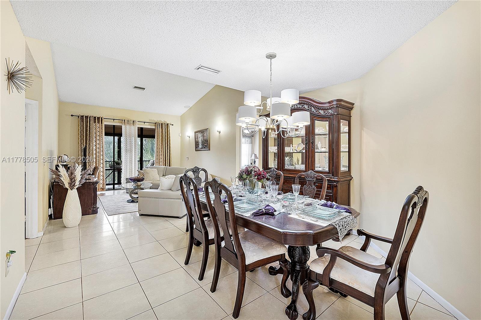 4101 E Coral Tree Circle 313 Property Photo 8