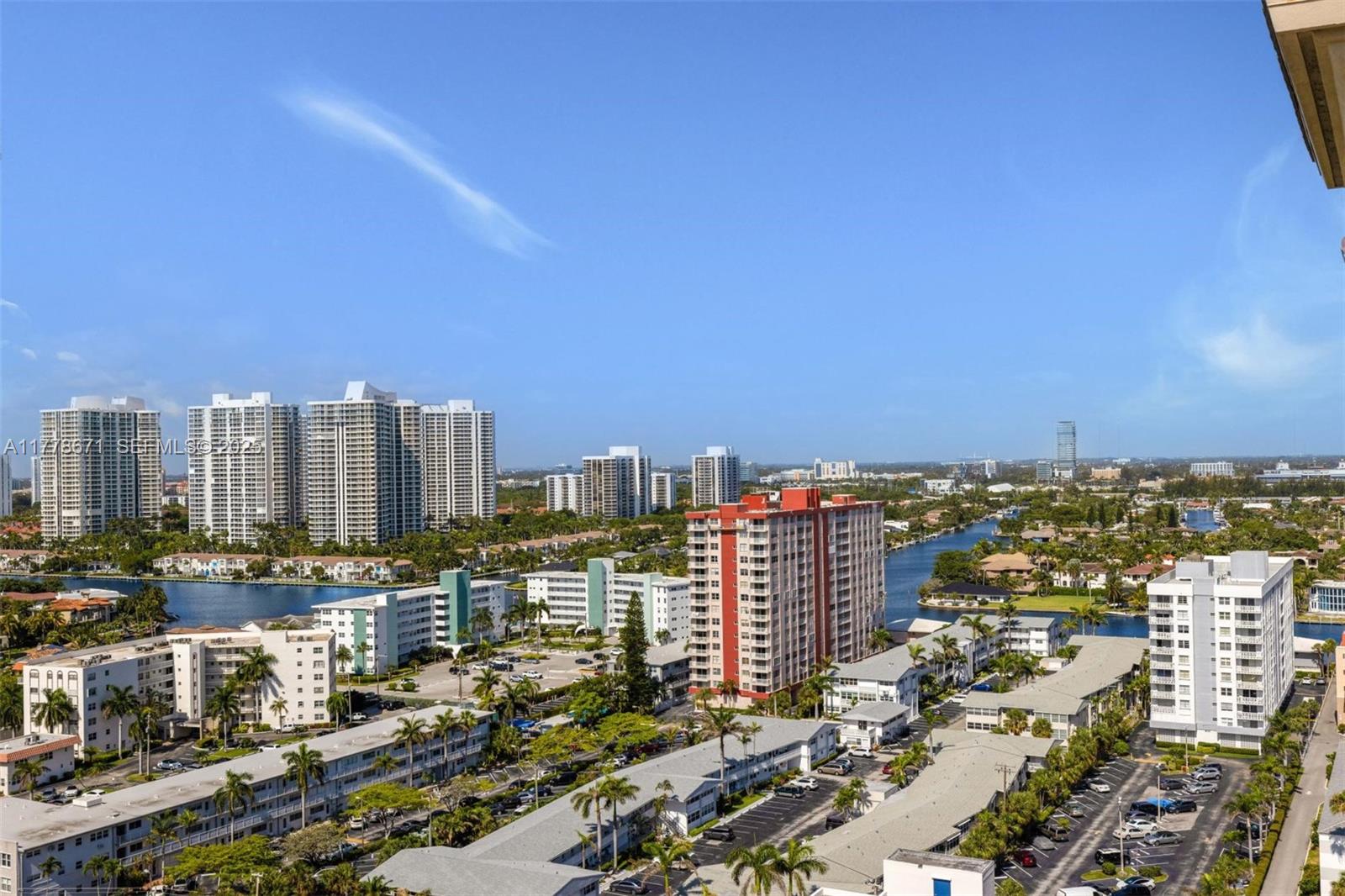 2080 S Ocean Drive Ph9 Property Photo 3