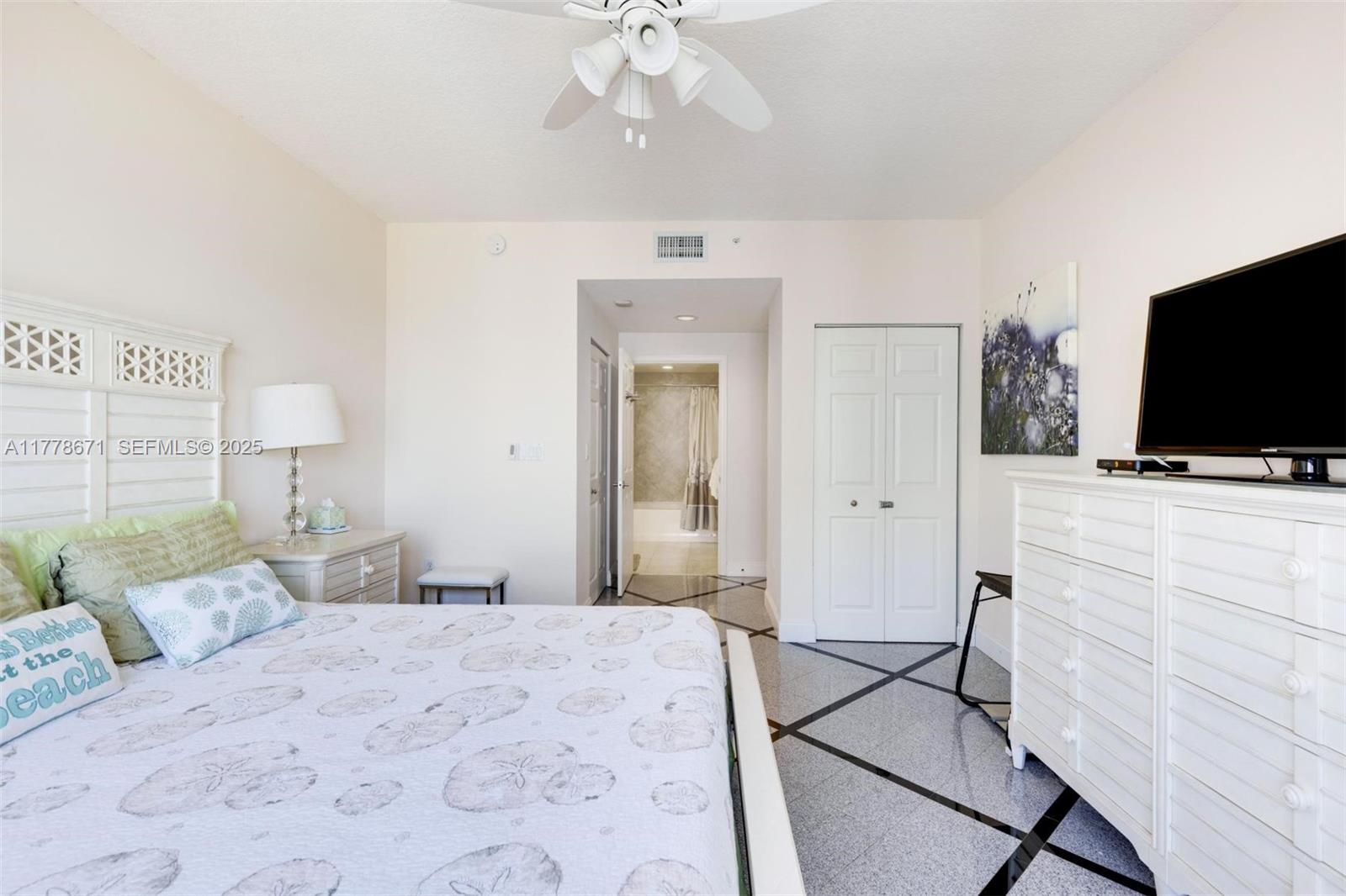 2080 S Ocean Drive Ph9 Property Photo 5