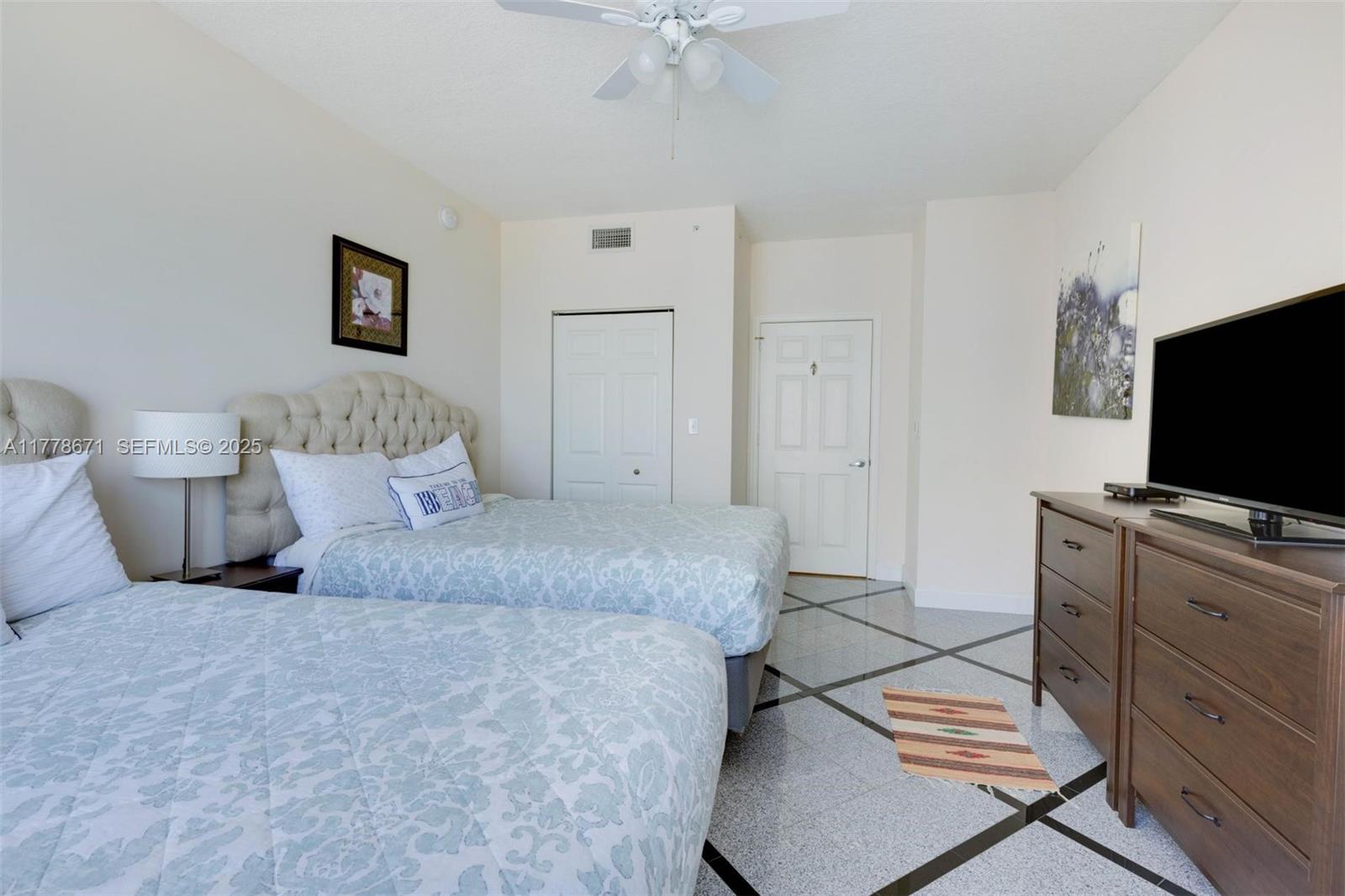 2080 S Ocean Drive Ph9 Property Photo 6