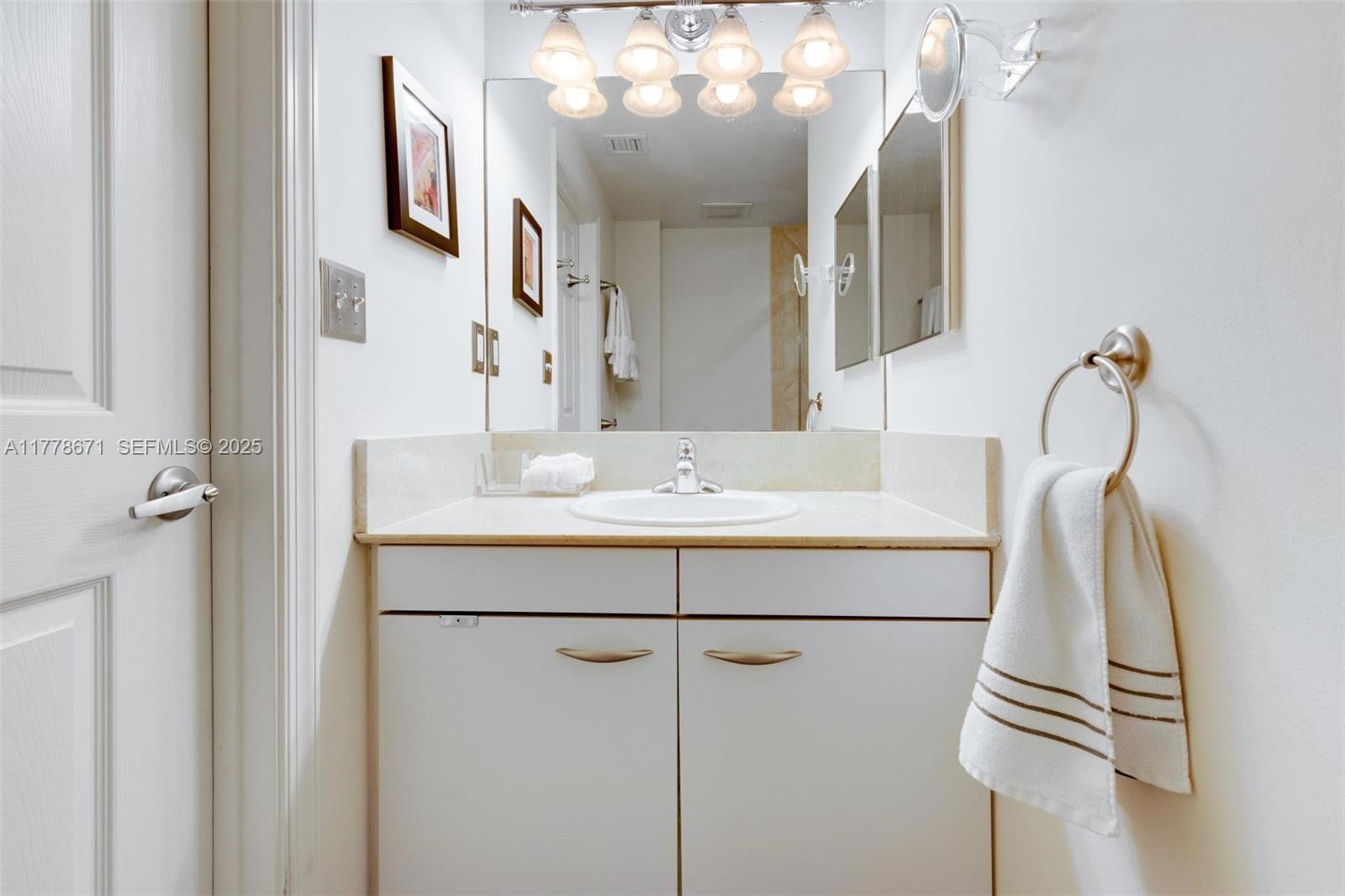 2080 S Ocean Drive Ph9 Property Photo 8