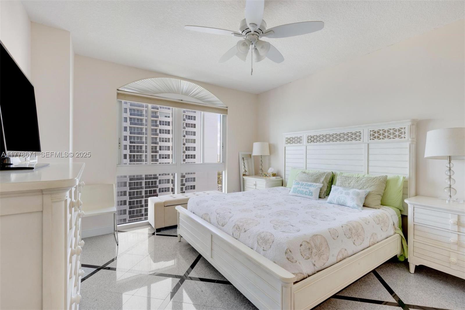 2080 S Ocean Drive Ph9 Property Photo 10