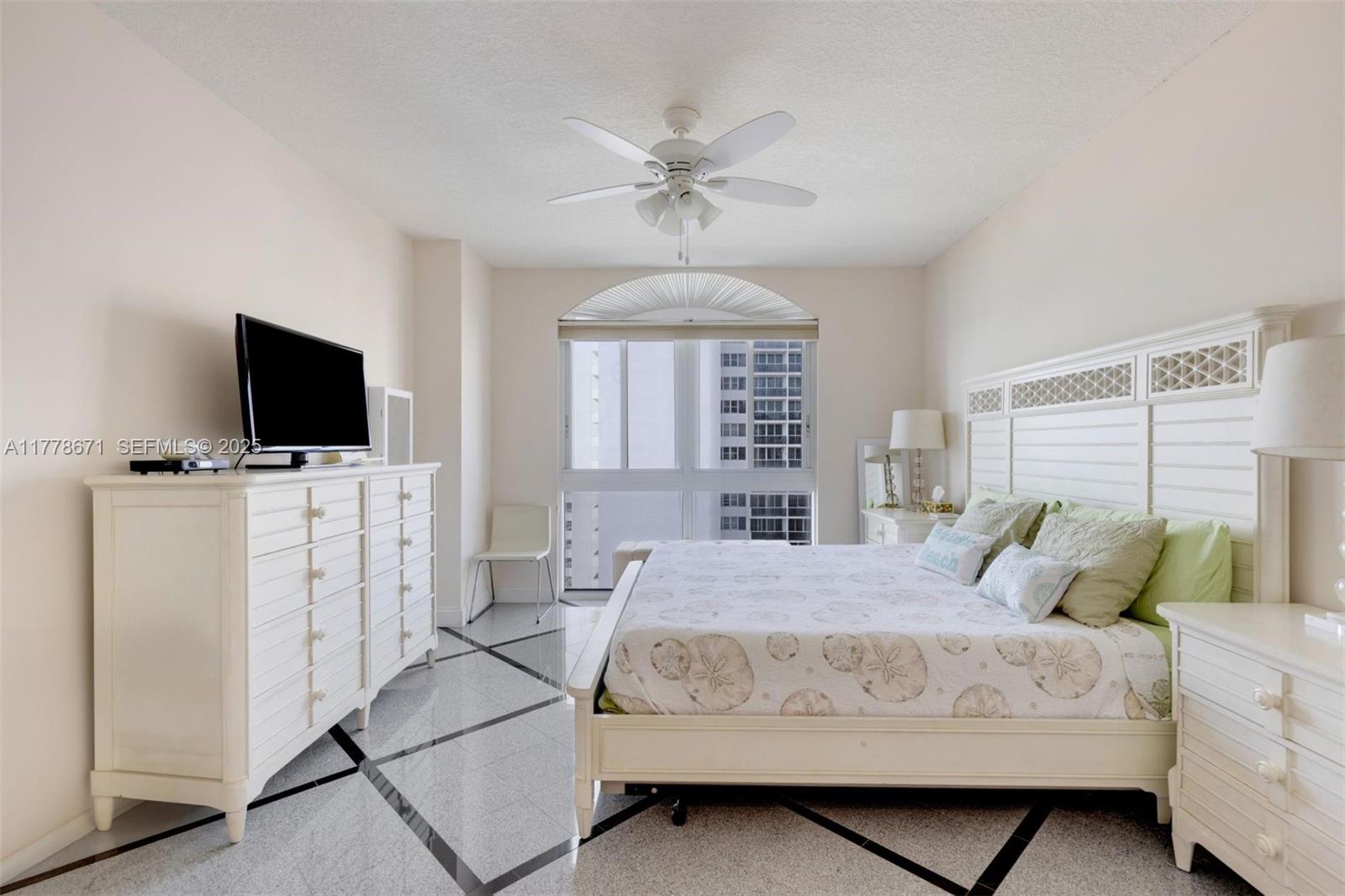 2080 S Ocean Drive Ph9 Property Photo 15