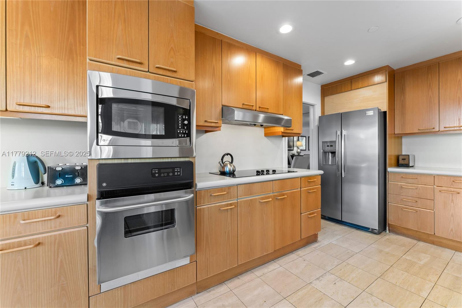 19112 Fisher Island Drive 19112 Property Photo 25