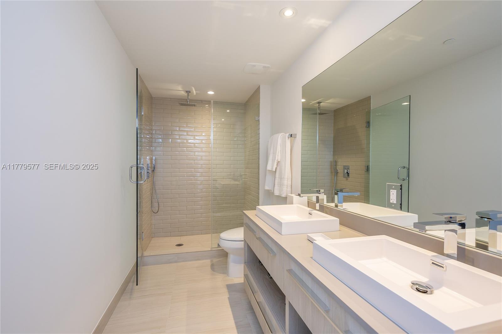 4010 S Ocean Drive R2204 Property Photo 13