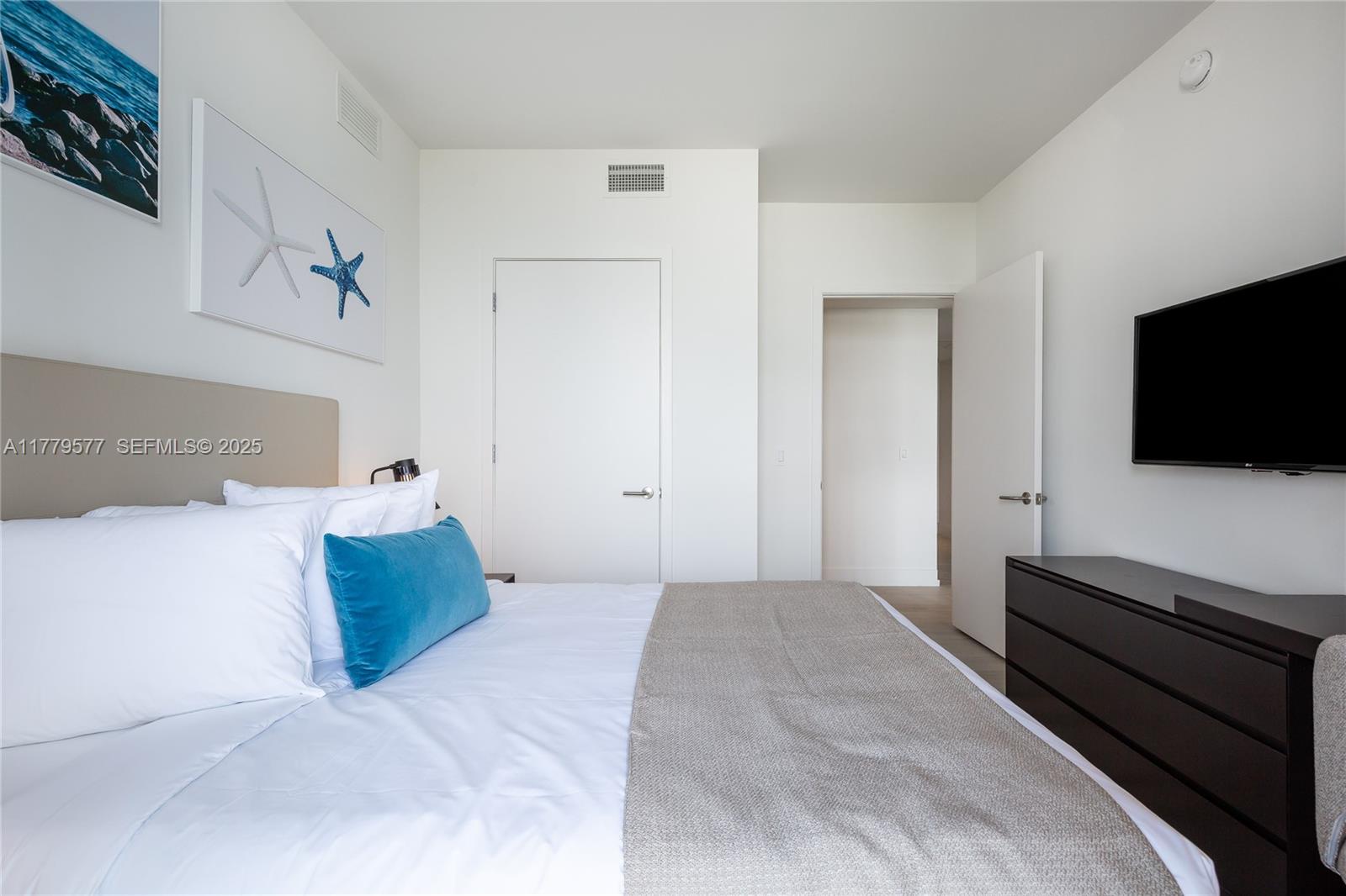 4010 S Ocean Drive R2204 Property Photo 18