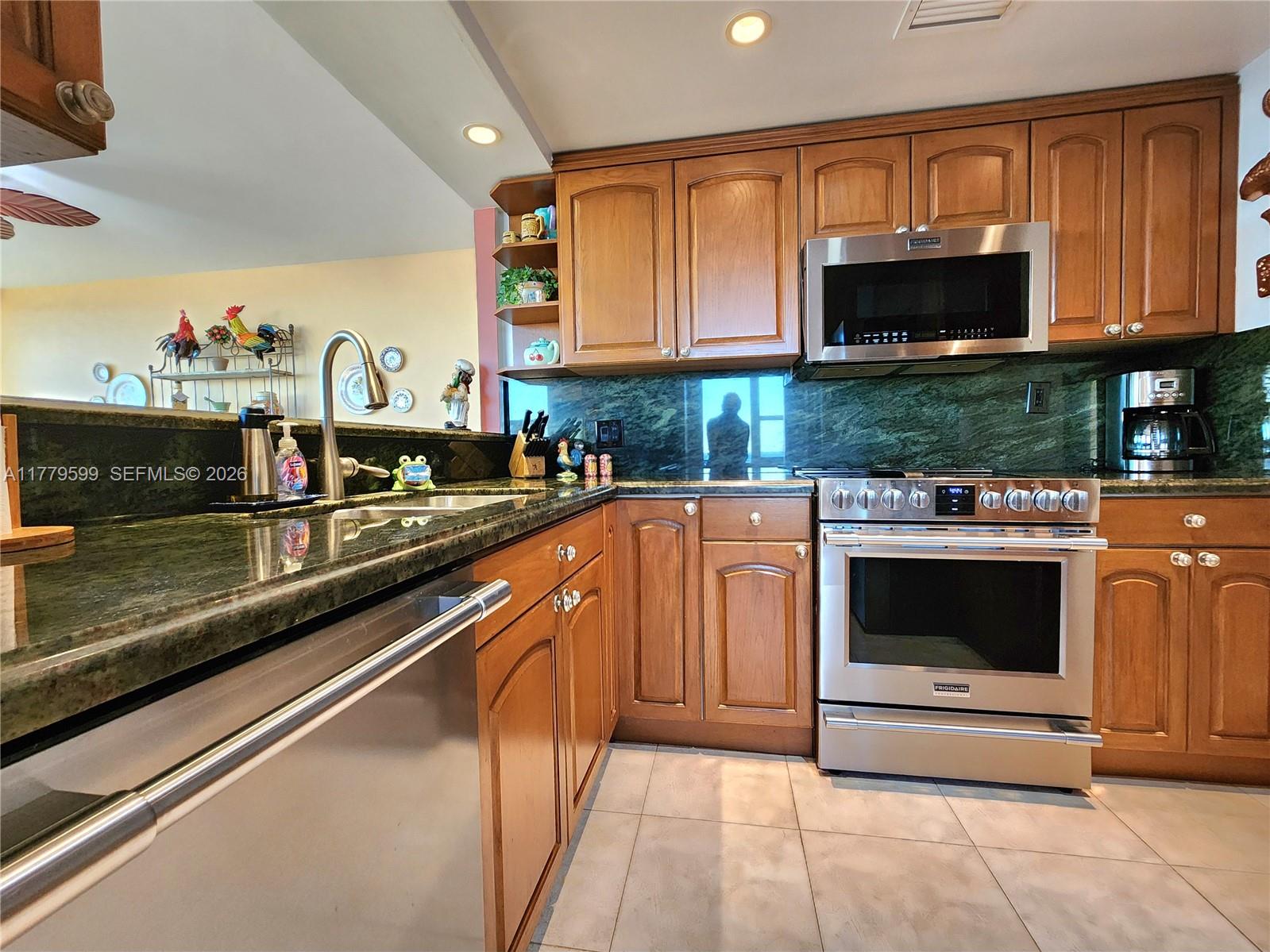 3505 S Ocean Drive 1214 Property Photo 13