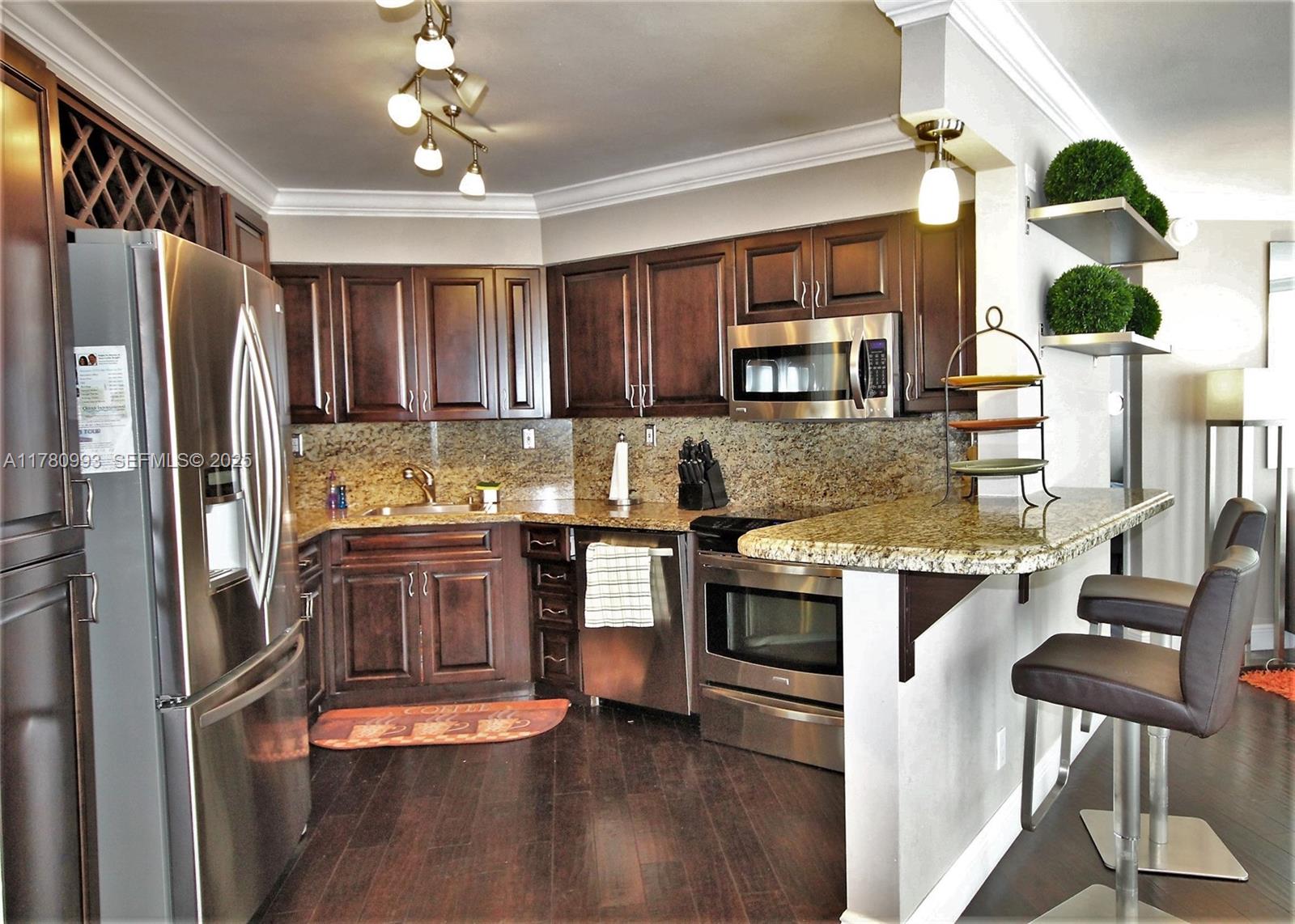5151 Collins Avenue 924 Property Photo 6
