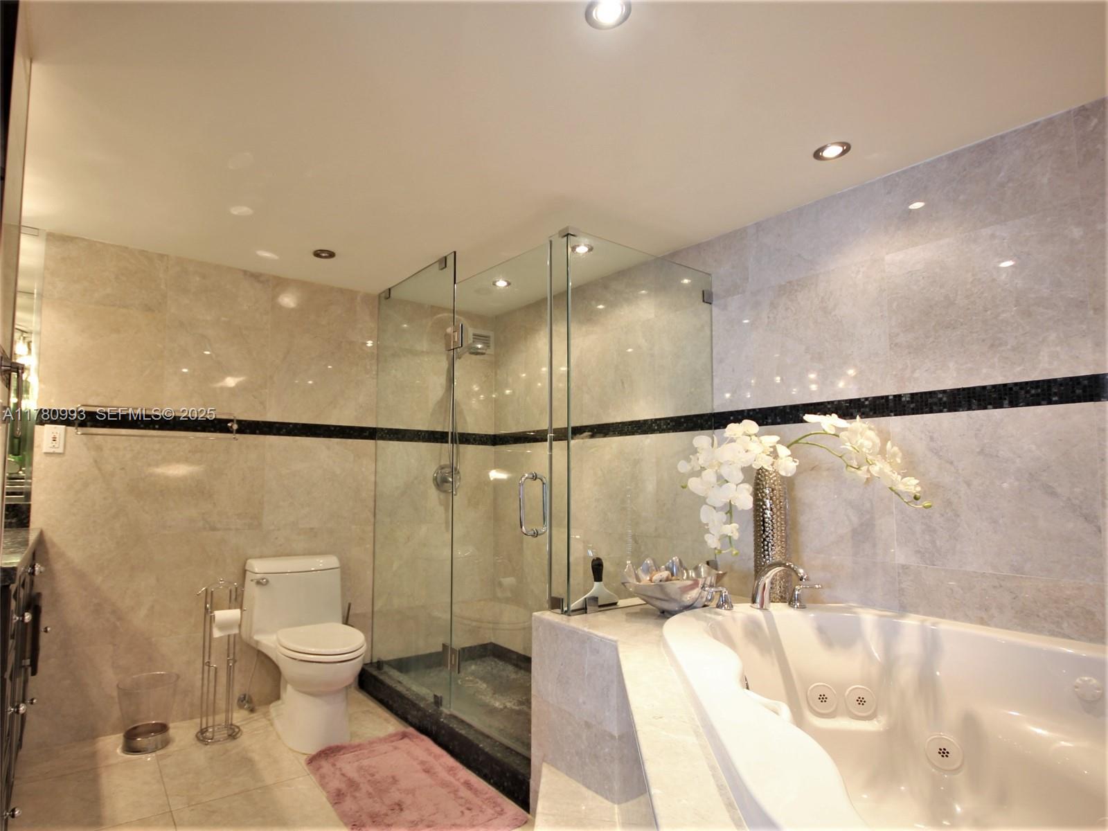 5151 Collins Avenue 924 Property Photo 12