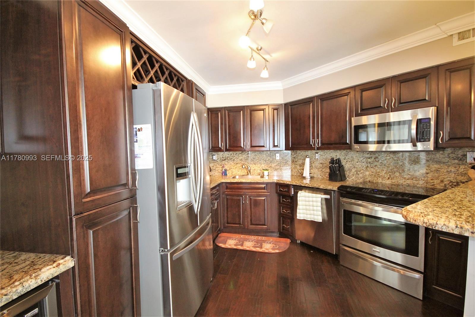 5151 Collins Avenue 924 Property Photo 33