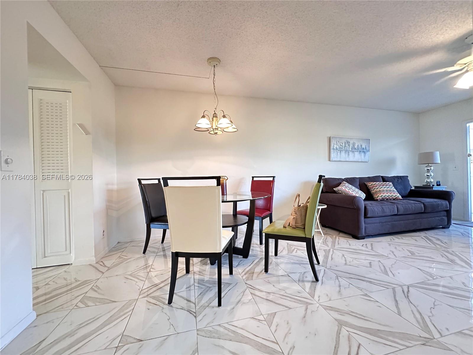 569 N Fanshaw N 569