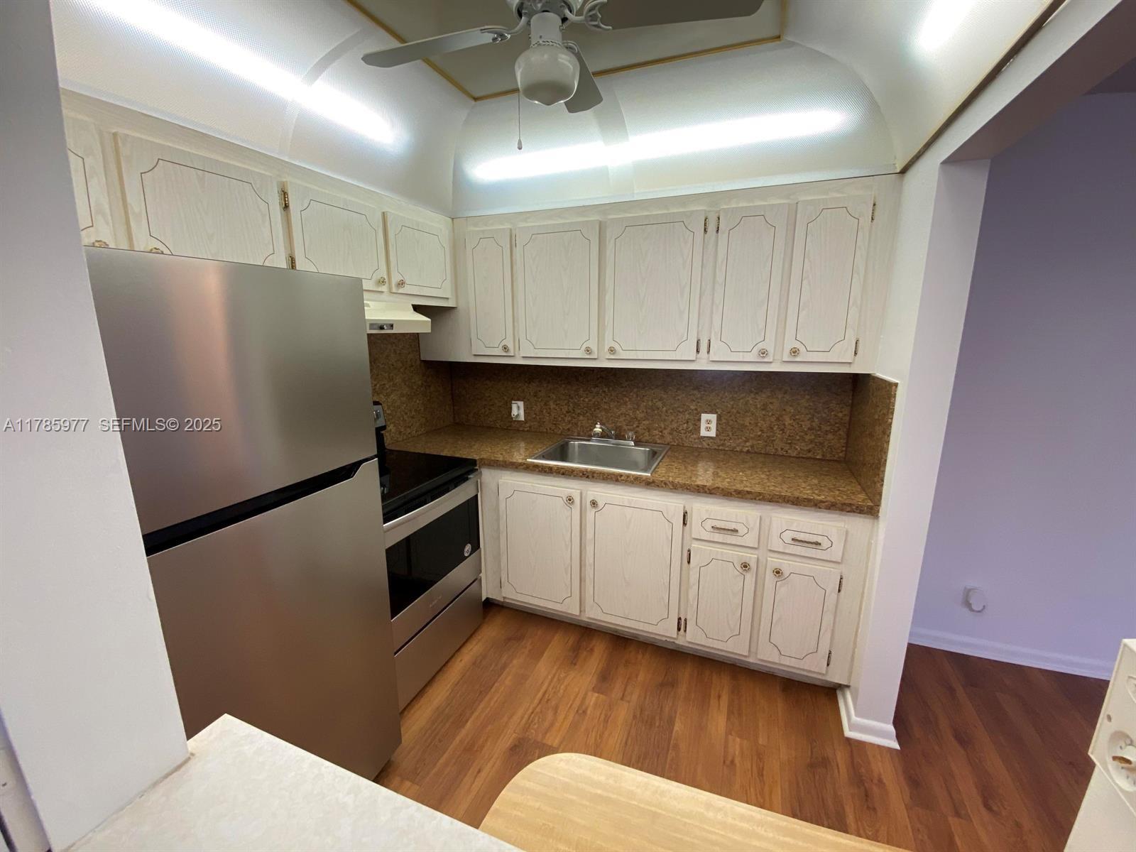 381 Fanshaw J 381 Property Photo 3