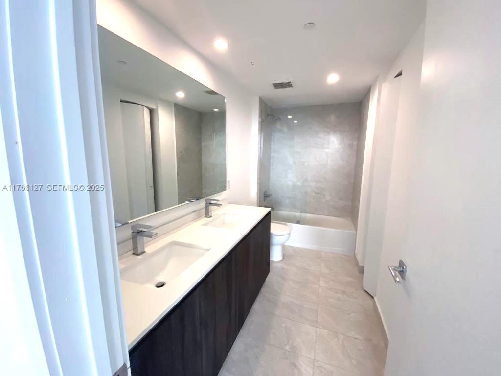 488 Ne 18th Street 4905 Property Photo 5