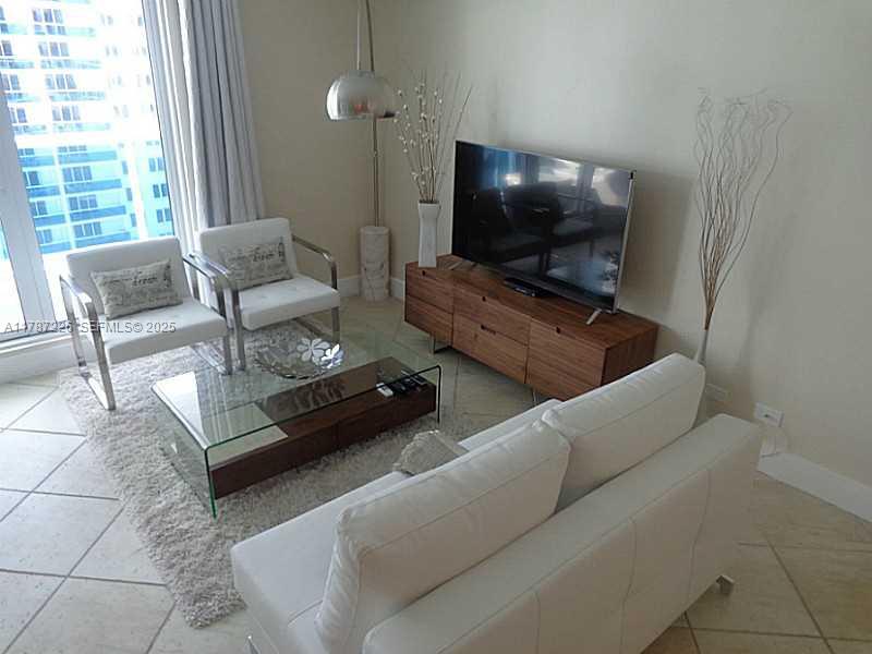 2301 Collins Avenue 1221 Property Photo 8
