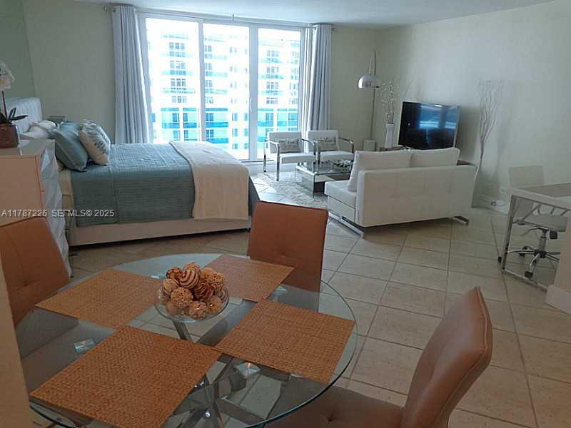 2301 Collins Avenue 1221 Property Photo 9