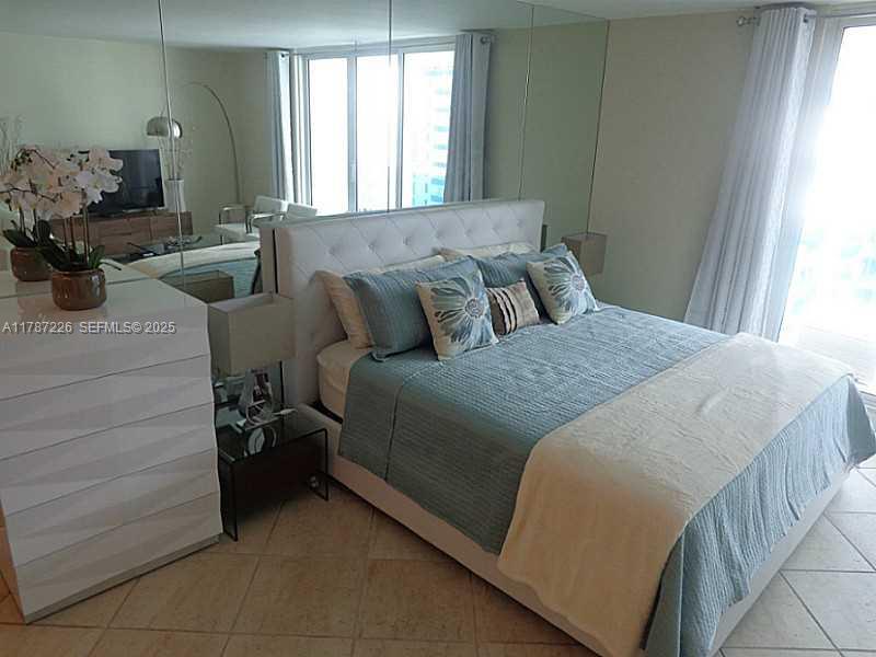 2301 Collins Avenue 1221 Property Photo 15
