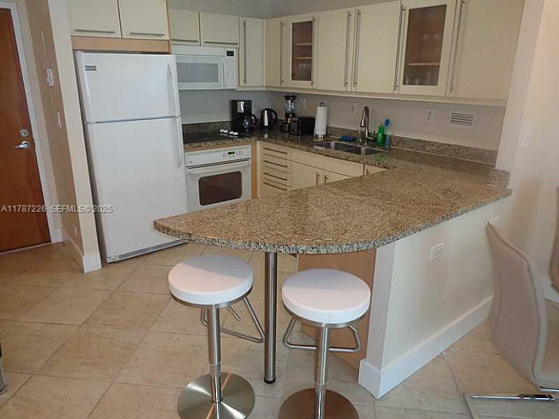 2301 Collins Avenue 1221 Property Photo 16
