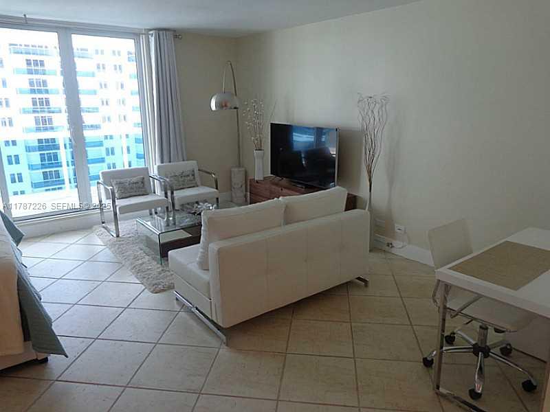 2301 Collins Avenue 1221 Property Photo 18
