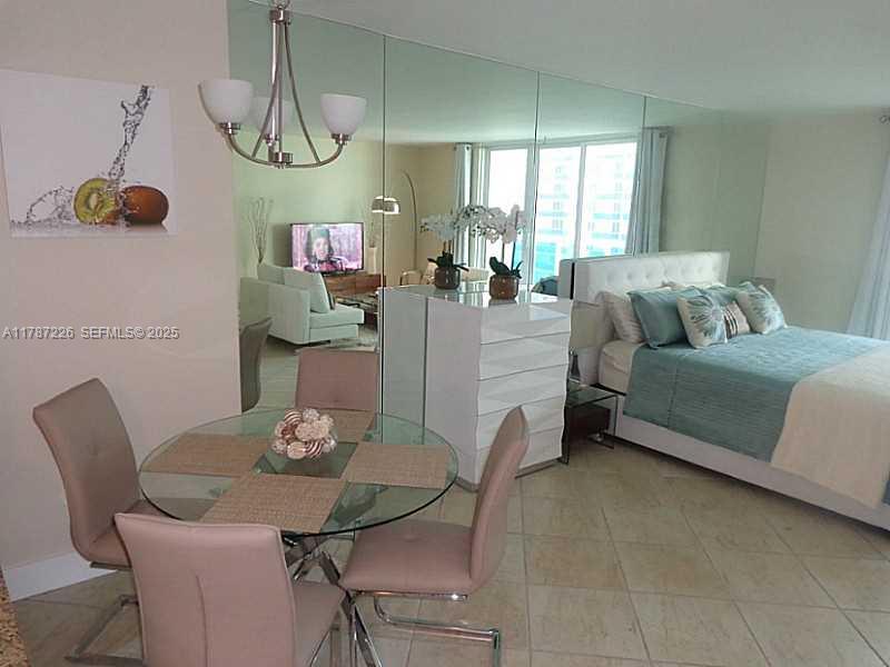 2301 Collins Avenue 1221 Property Photo 19