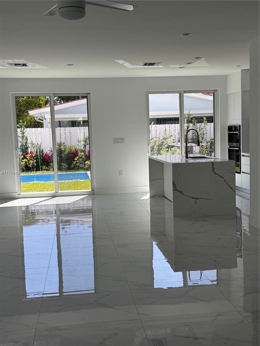 900 Sw 24th Road Property Photo 13