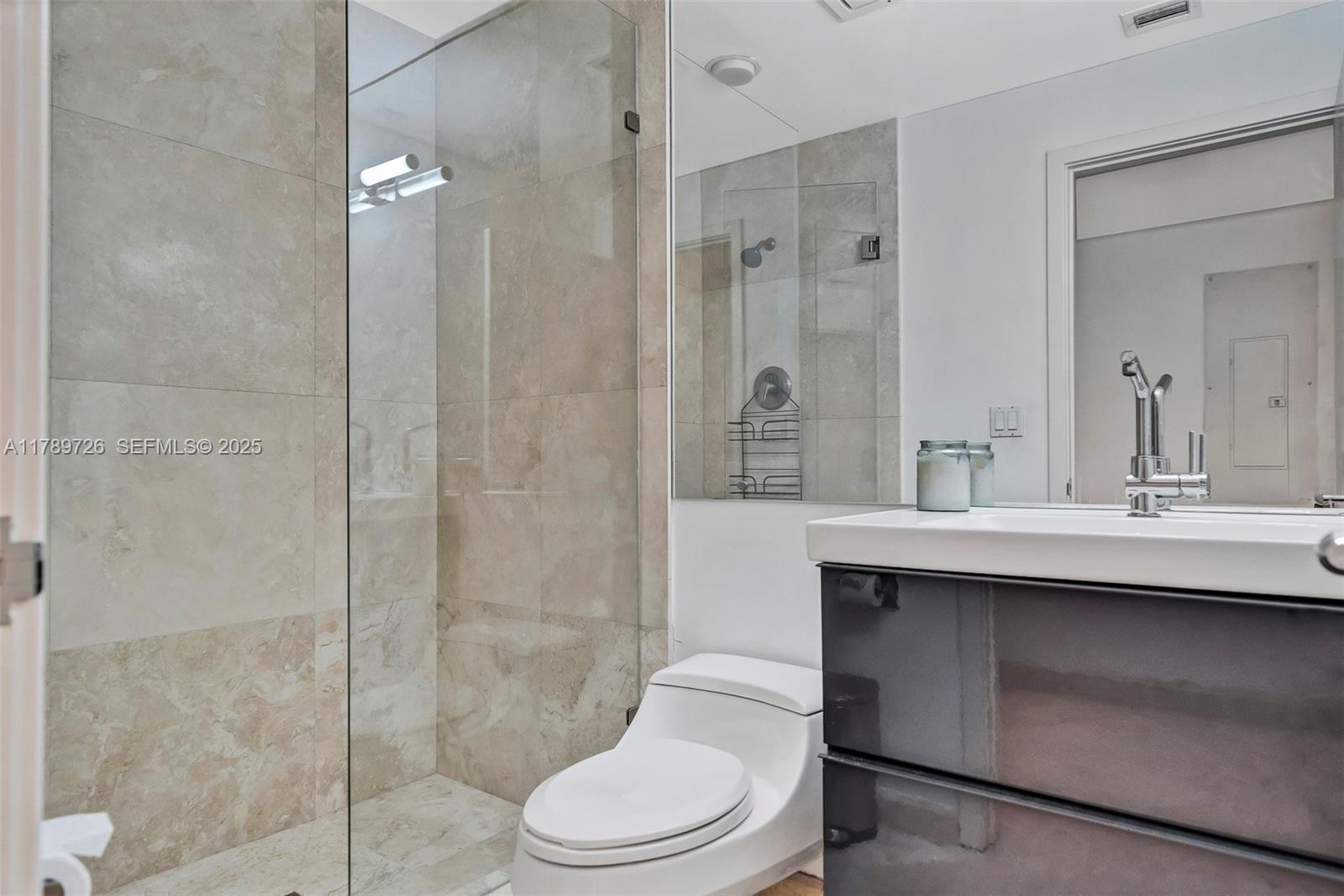 19227 Fisher Island Drive 19227 Property Photo 28