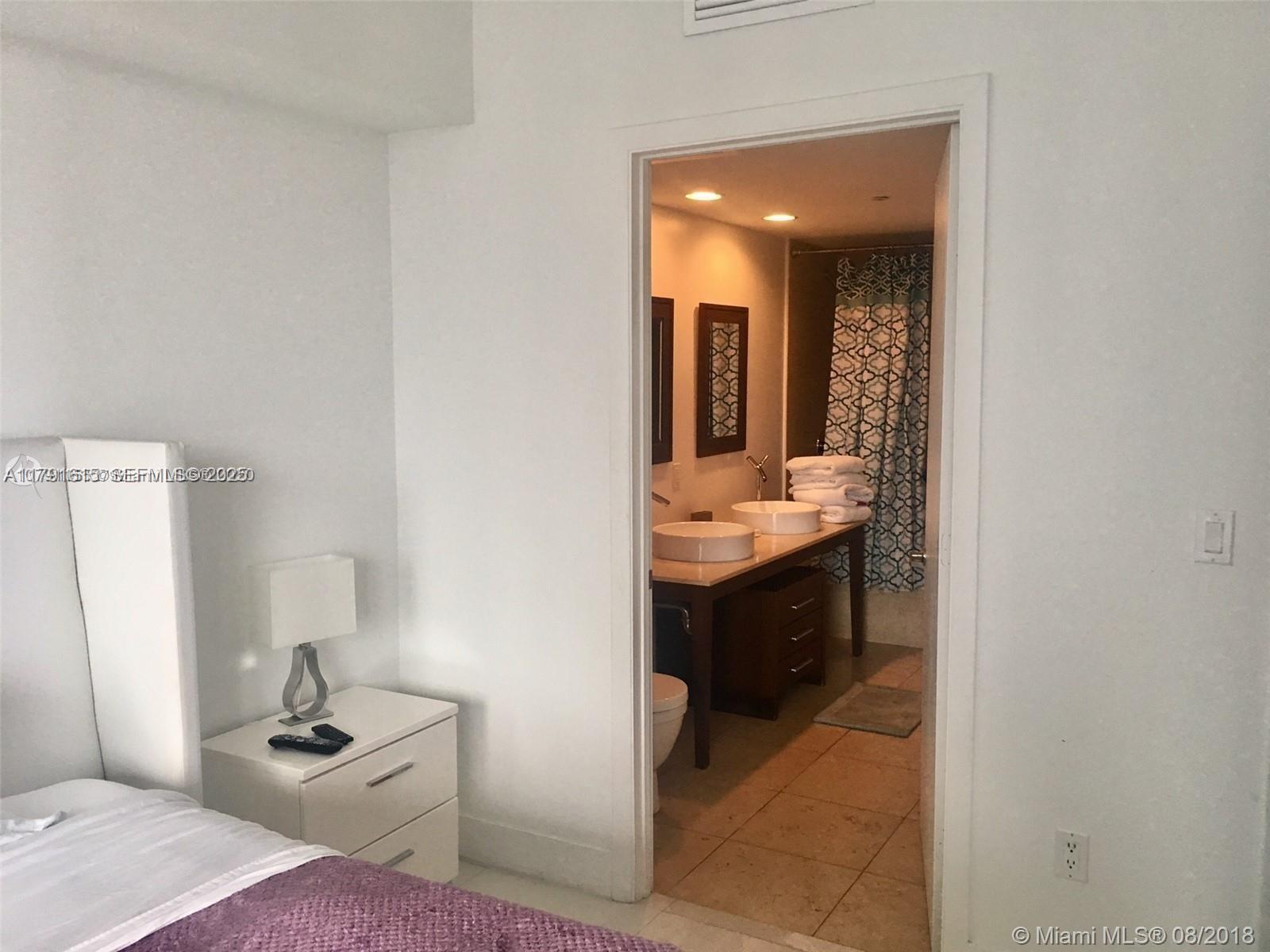 485 Brickell Avenue 1903 Property Photo 5