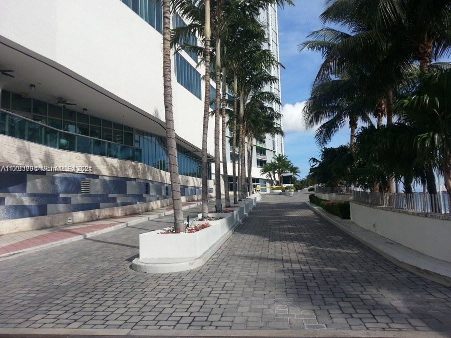 325 S Biscayne Boulevard 3822 Property Photo 3