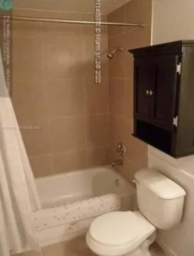 4400 Hillcrest Drive 215-b Property Photo 8