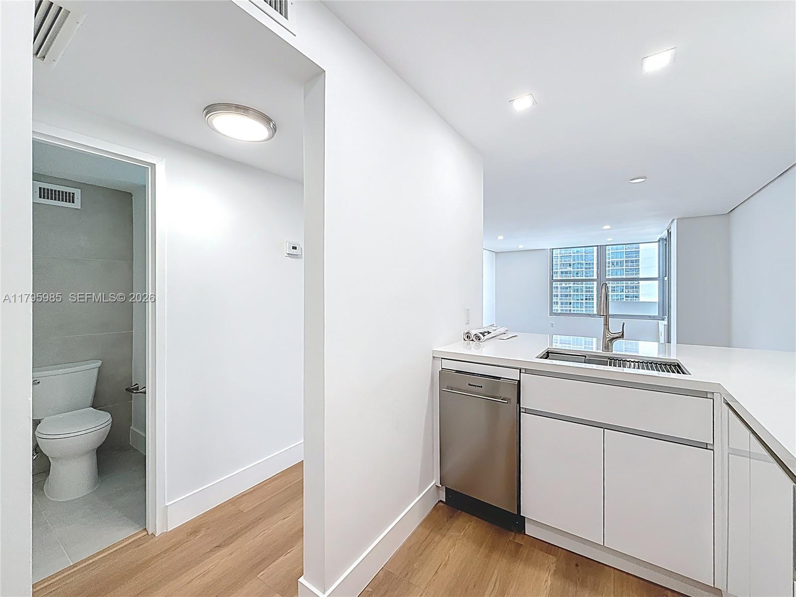 2899 Collins Avenue 1218 Property Photo 11