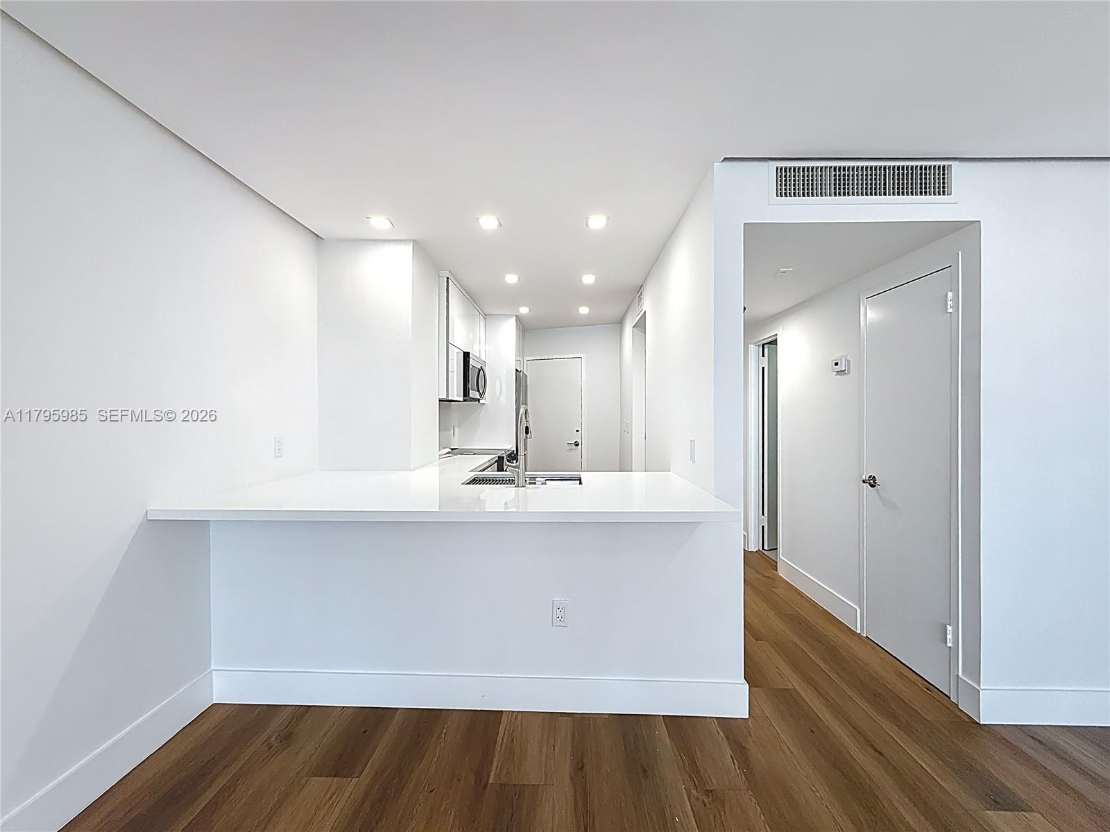 2899 Collins Avenue 1218 Property Photo 14