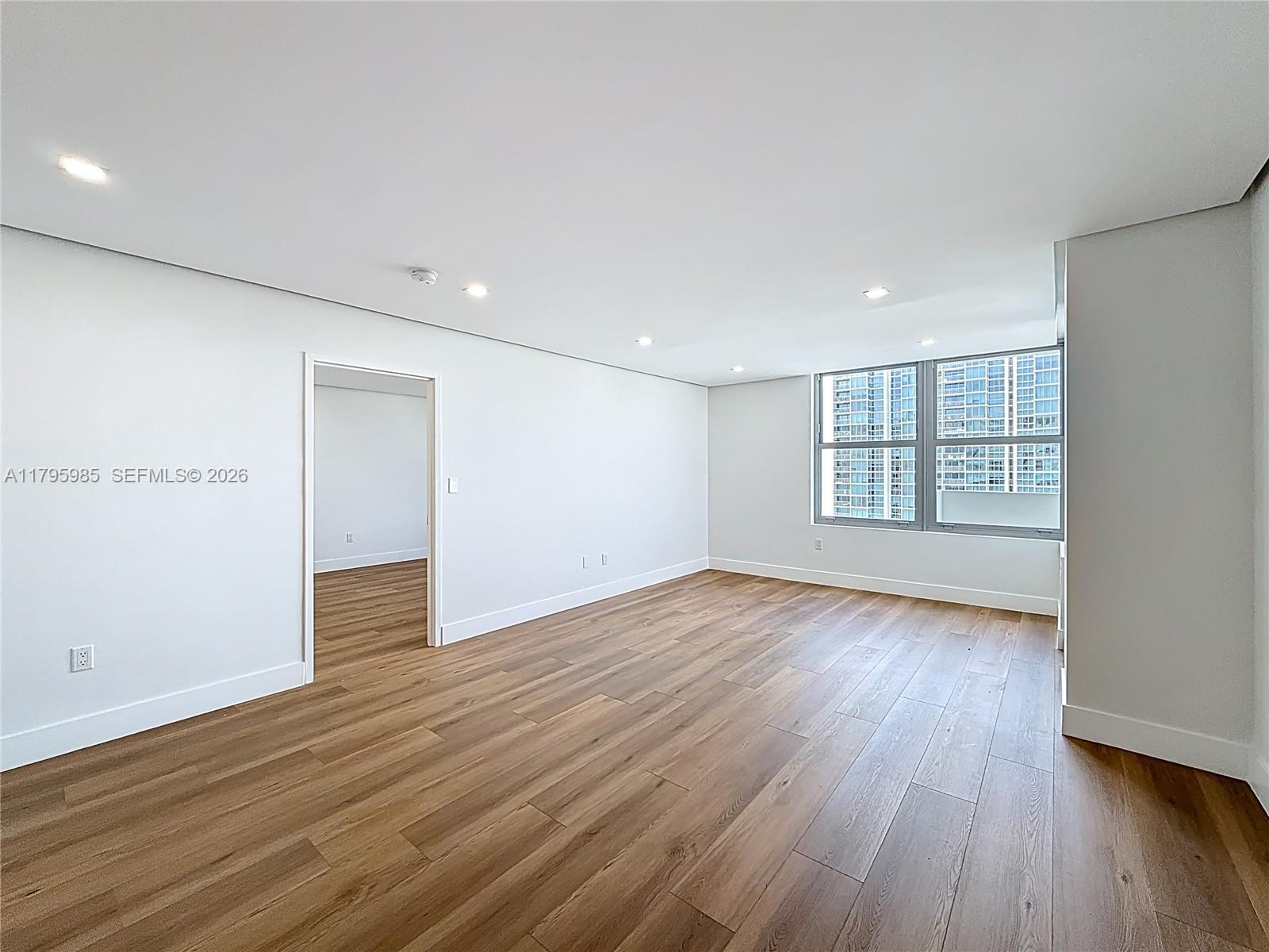 2899 Collins Avenue 1218 Property Photo 16