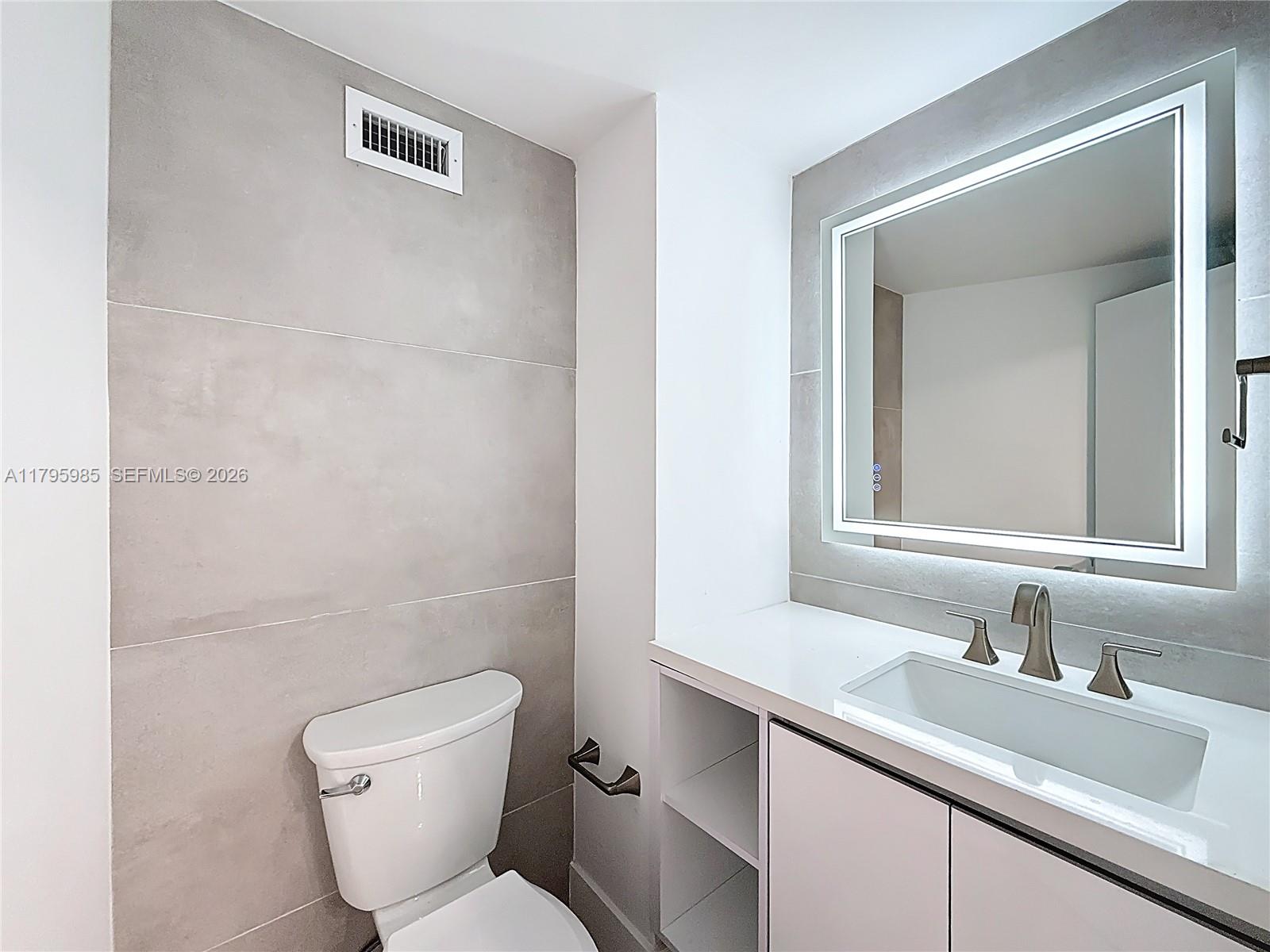 2899 Collins Avenue 1218 Property Photo 21