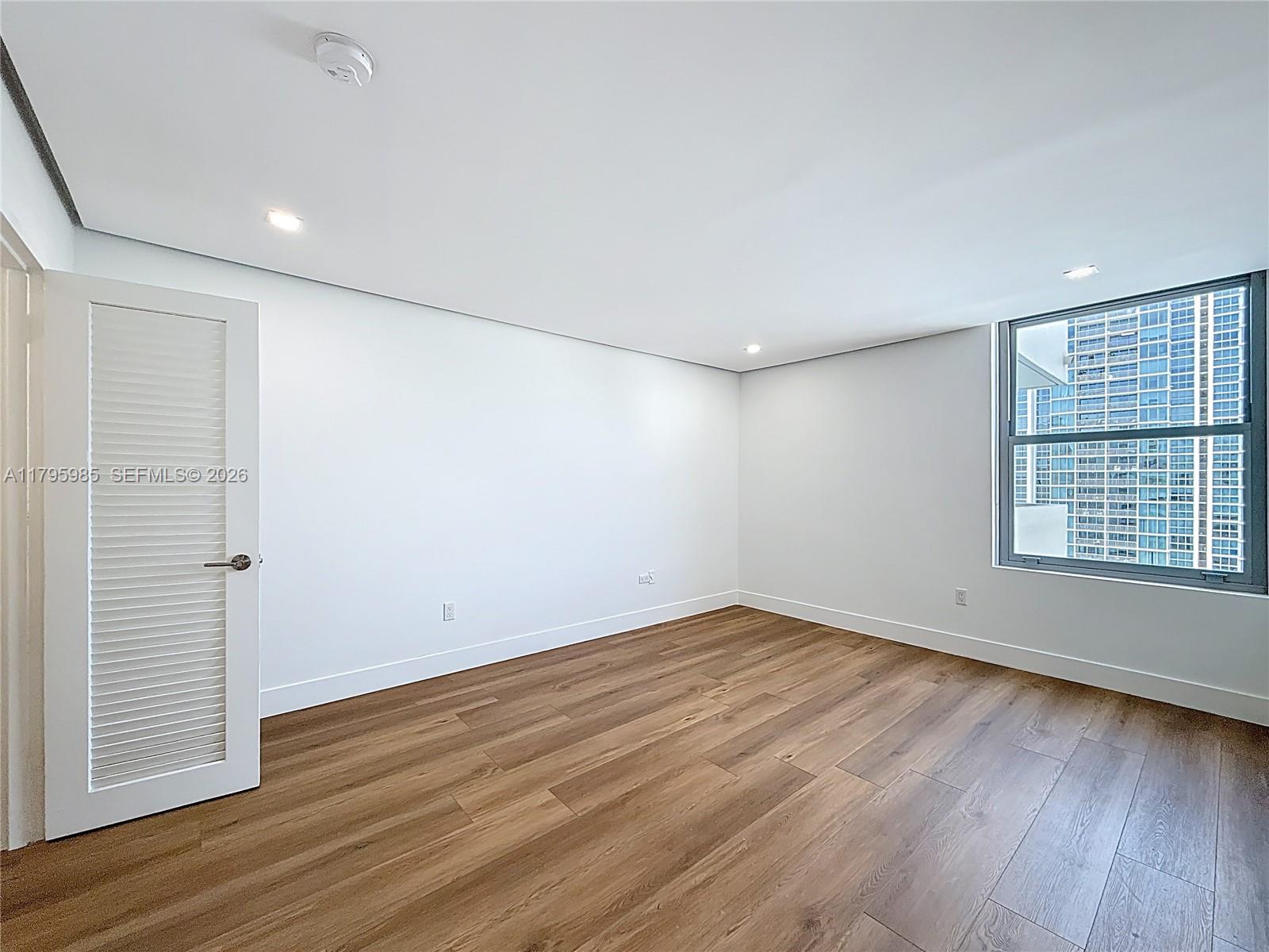 2899 Collins Avenue 1218 Property Photo 22