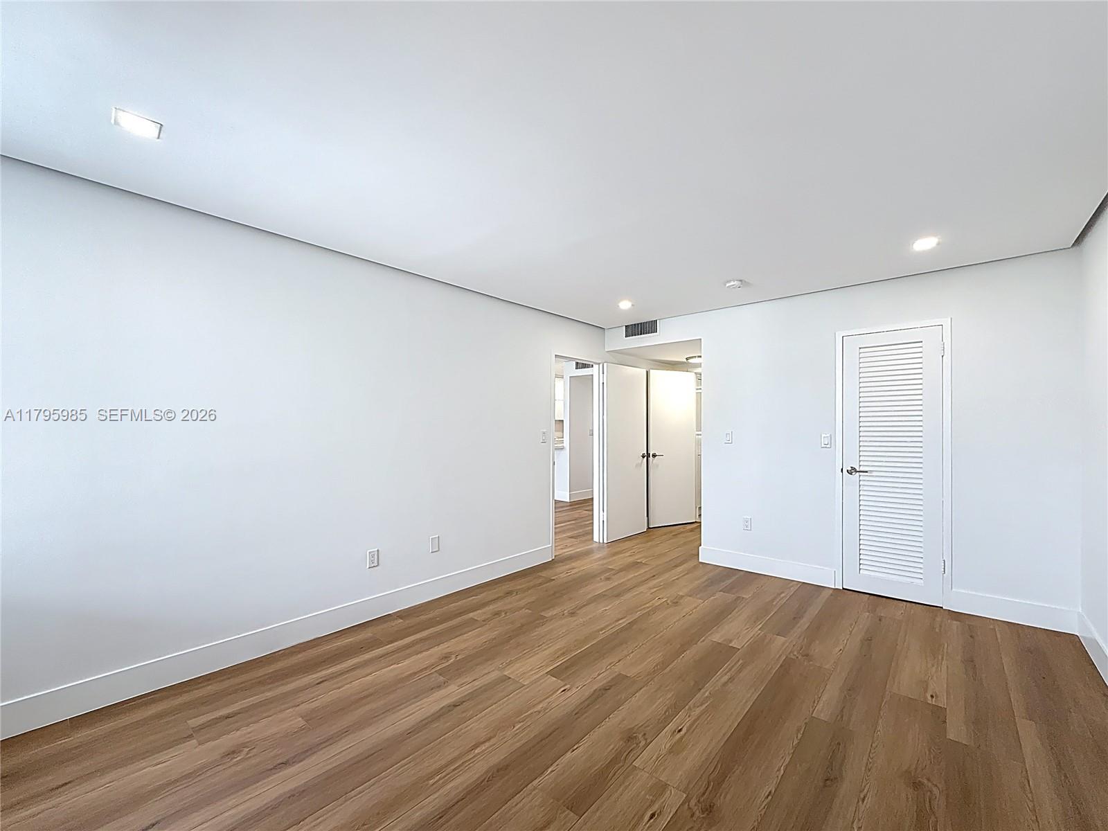 2899 Collins Avenue 1218 Property Photo 25