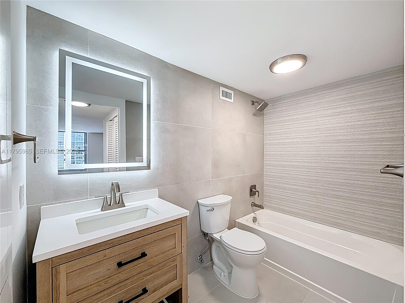 2899 Collins Avenue 1218 Property Photo 30