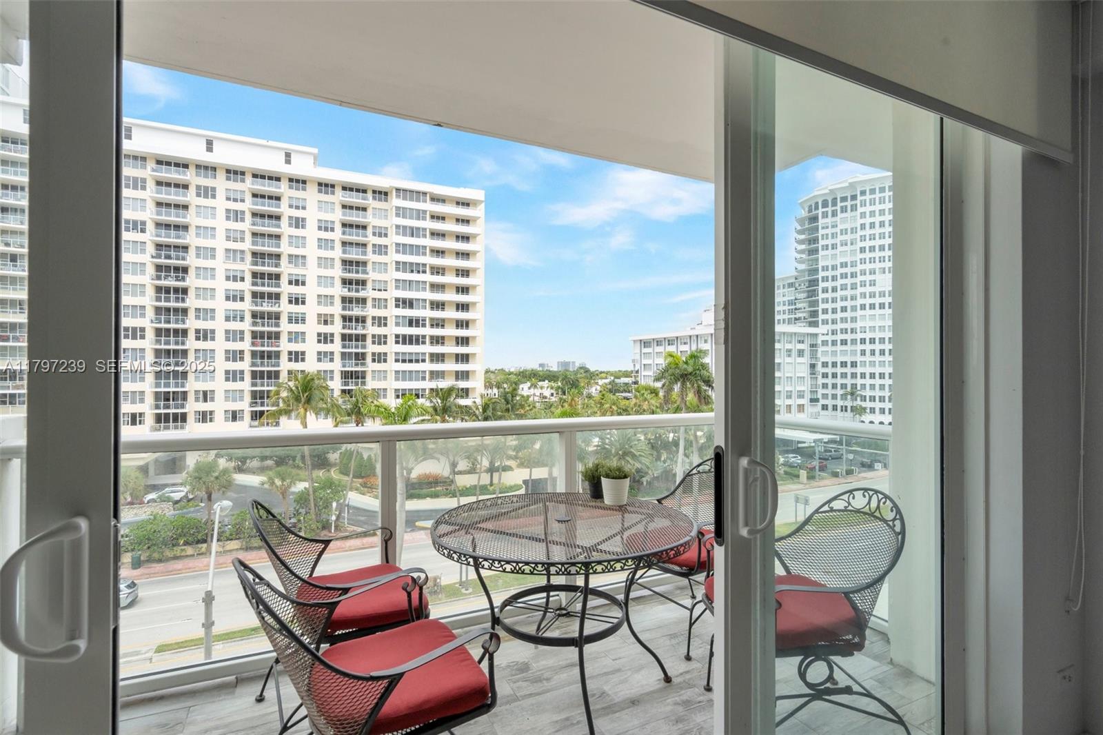 5601 Collins Avenue 615 Property Photo 2
