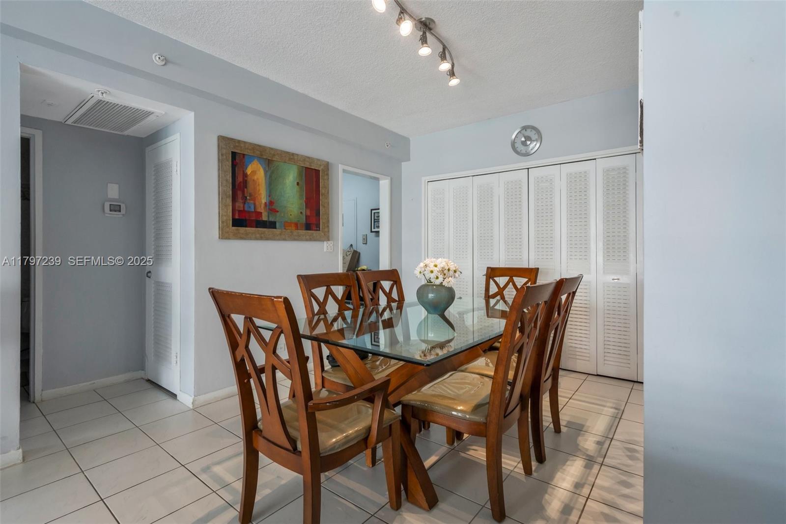 5601 Collins Avenue 615 Property Photo 12