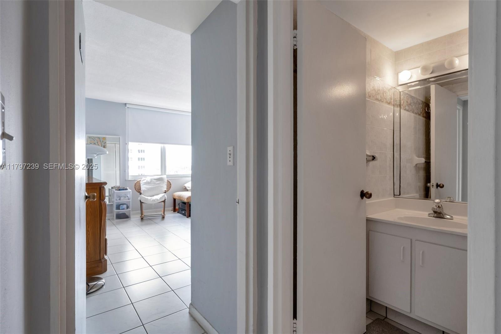 5601 Collins Avenue 615 Property Photo 24