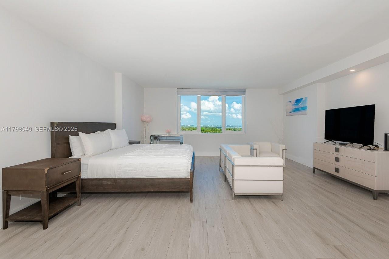 2301 Collins Avenue 1531 Property Photo 5