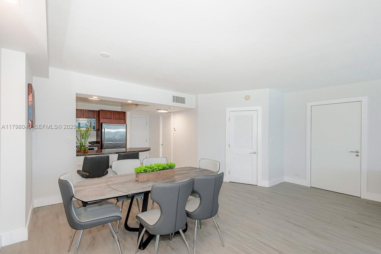 2301 Collins Avenue 1531 Property Photo 15