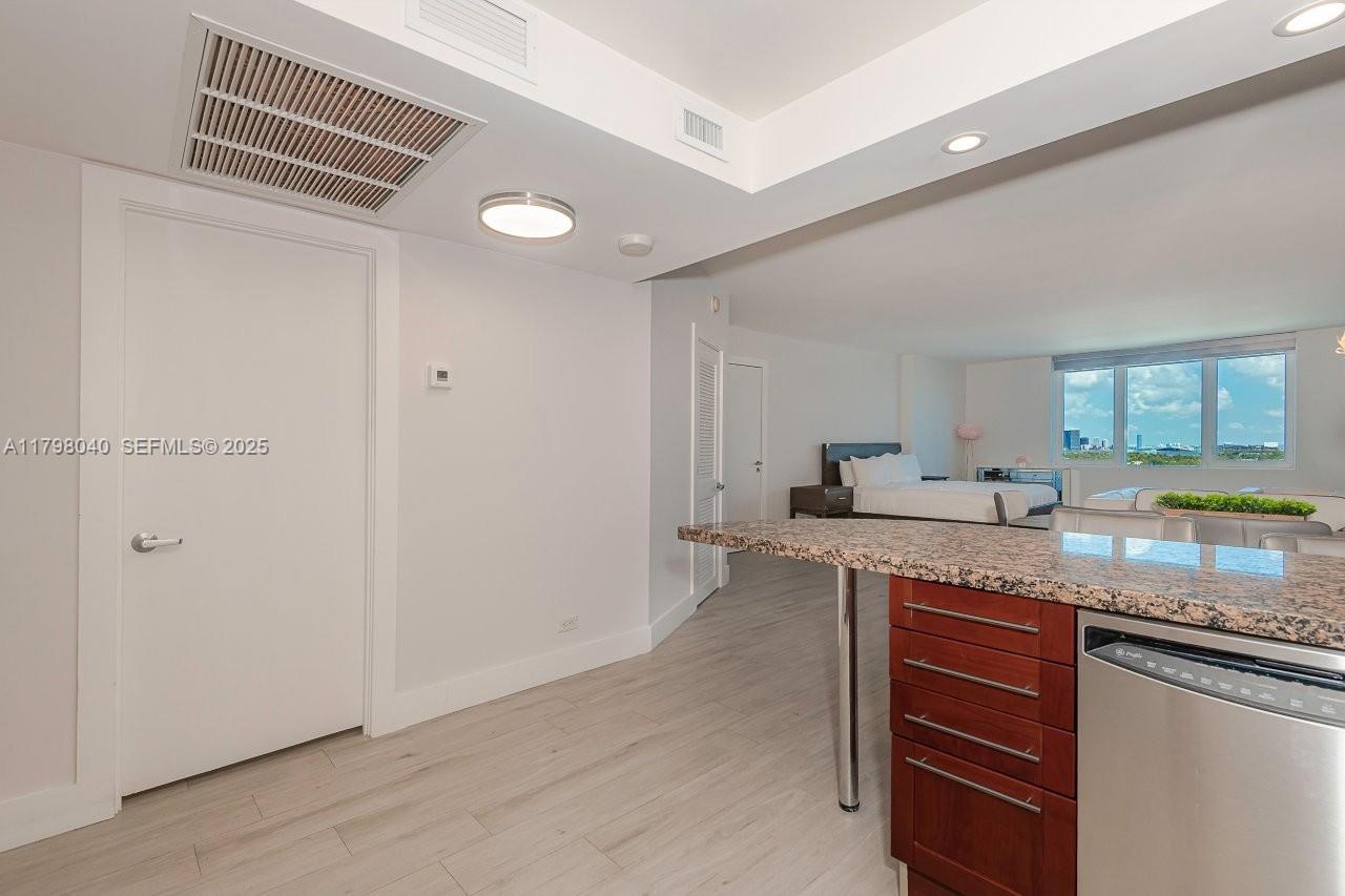 2301 Collins Avenue 1531 Property Photo 21