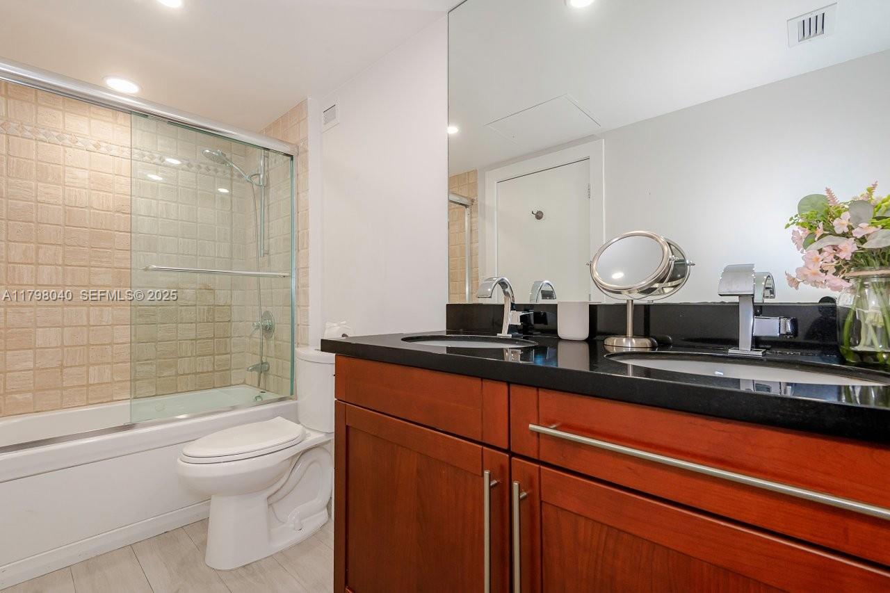2301 Collins Avenue 1531 Property Photo 23