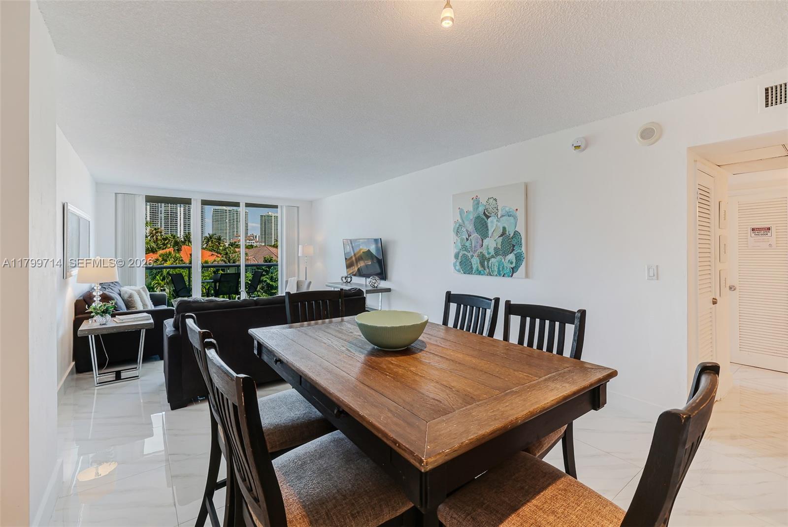 19370 Collins Avenue 324 Property Photo 10