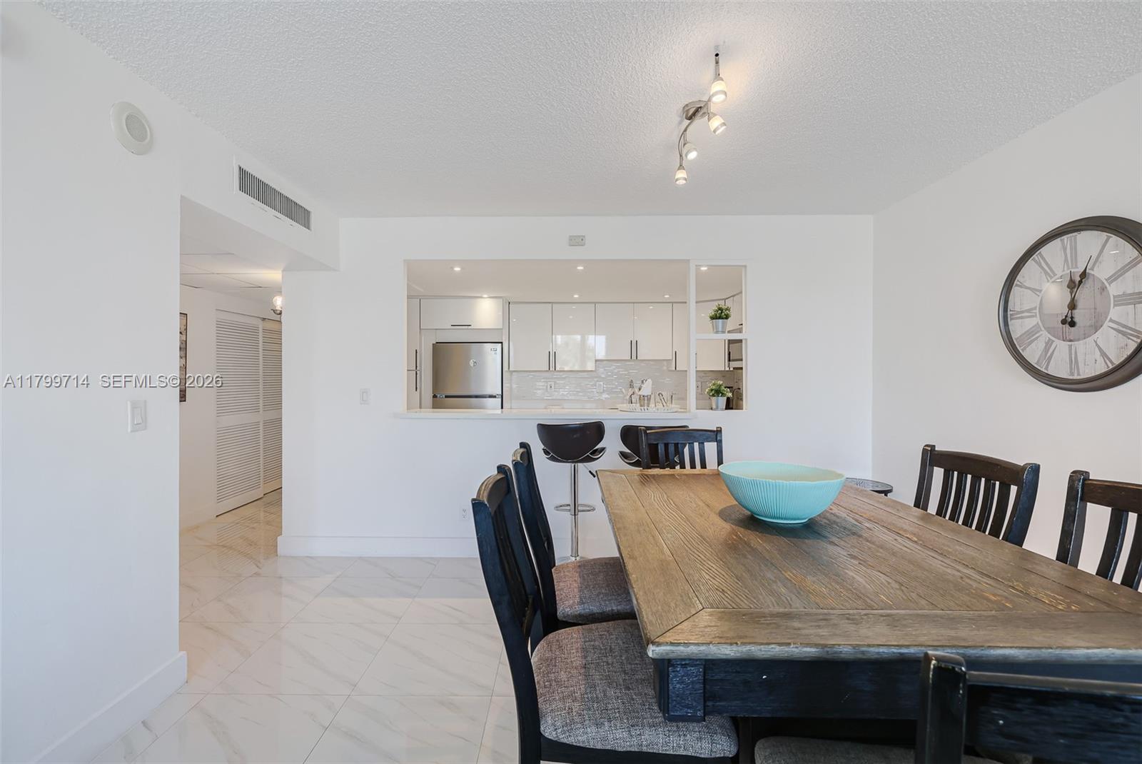19370 Collins Avenue 324 Property Photo 16