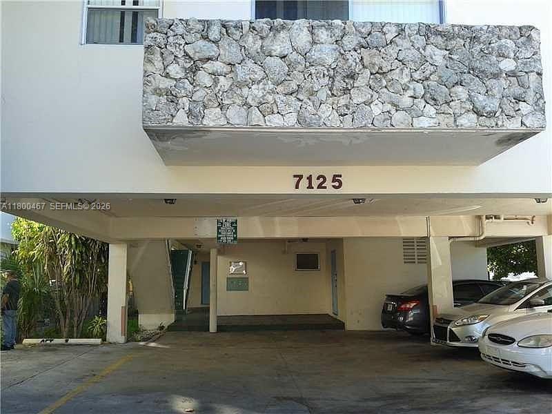 7125 Dickens Avenue 4 Property Photo 1