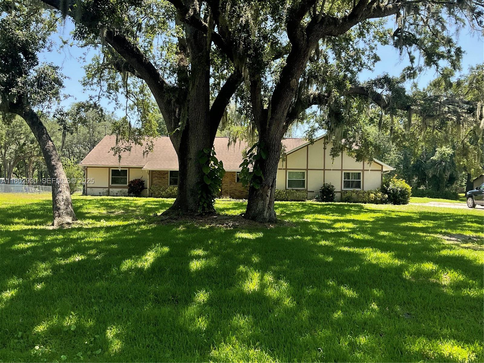 1725 Tanglewood Drive Property Photo 3