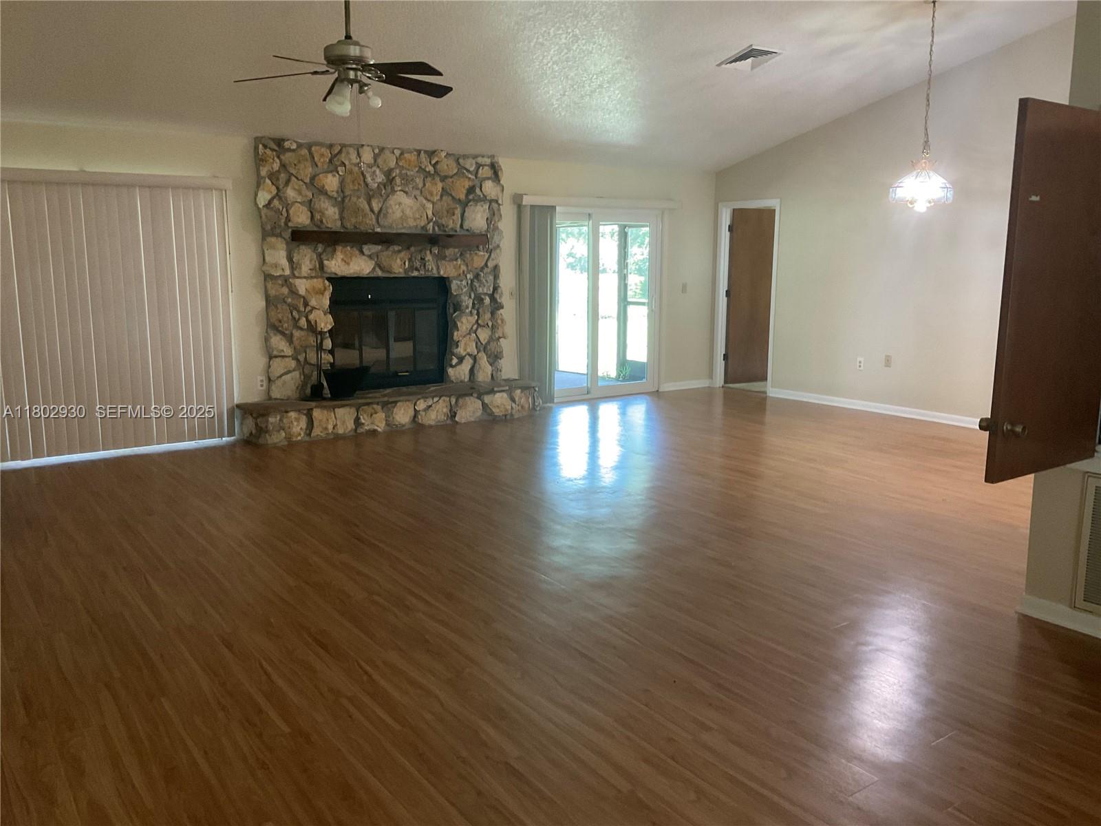 1725 Tanglewood Drive Property Photo 7