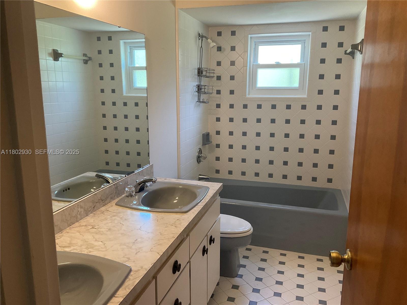 1725 Tanglewood Drive Property Photo 9
